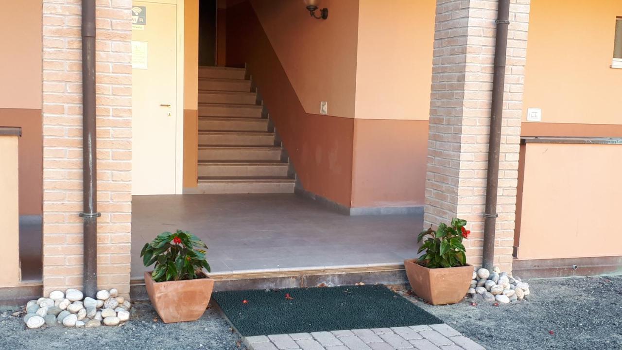 Villa Meli Lupi - Residenze Temporanee ปาร์มา ภายนอก รูปภาพ