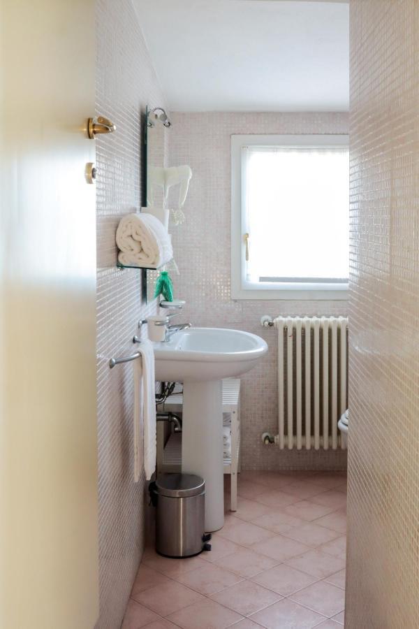 Villa Meli Lupi - Residenze Temporanee ปาร์มา ภายนอก รูปภาพ