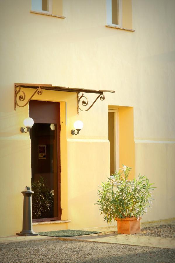 Villa Meli Lupi - Residenze Temporanee ปาร์มา ภายนอก รูปภาพ