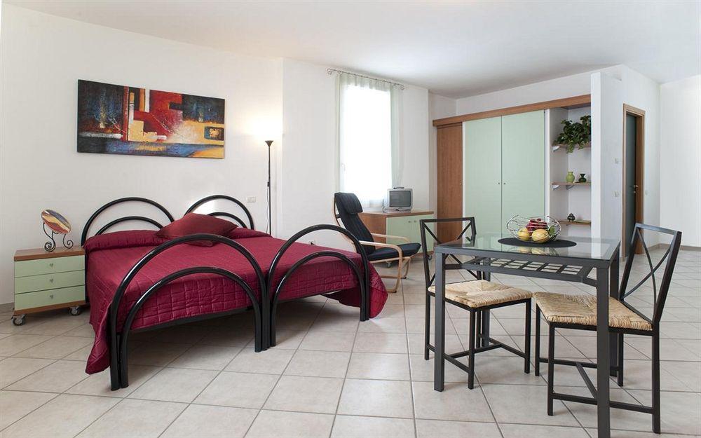 Villa Meli Lupi - Residenze Temporanee ปาร์มา ภายนอก รูปภาพ
