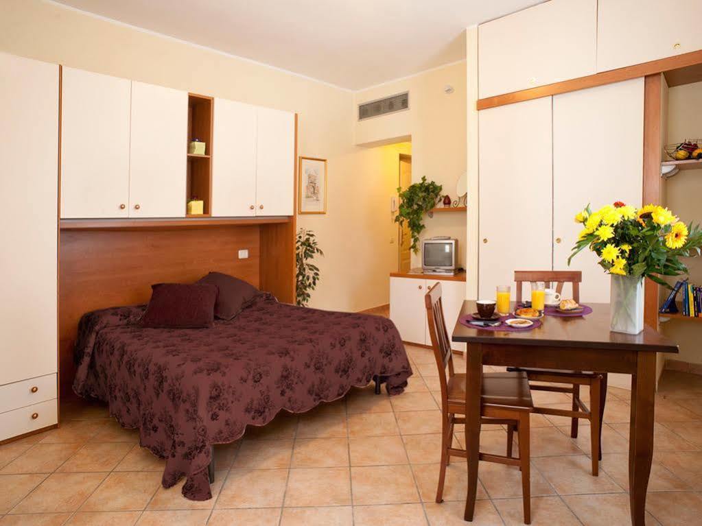 Villa Meli Lupi - Residenze Temporanee ปาร์มา ภายนอก รูปภาพ