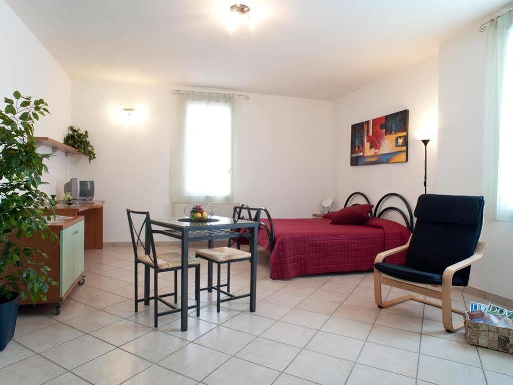 Villa Meli Lupi - Residenze Temporanee ปาร์มา ภายนอก รูปภาพ