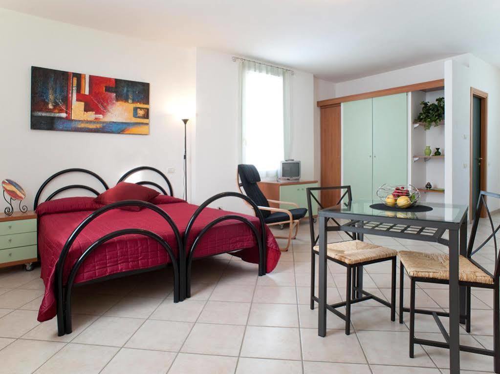 Villa Meli Lupi - Residenze Temporanee ปาร์มา ภายนอก รูปภาพ